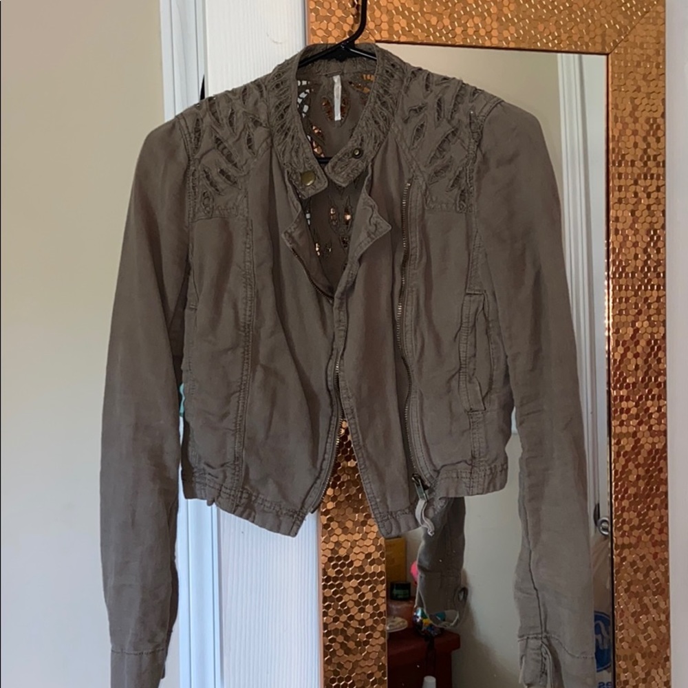 Gorgeous olive green/ taupe short jacket